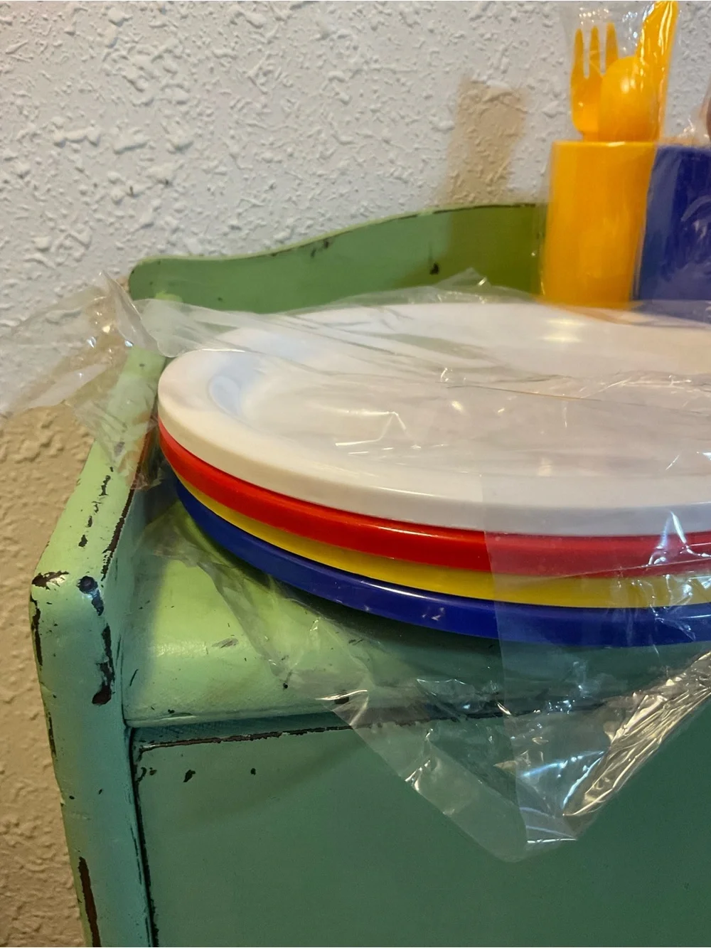 Retro picnic serving set. Primary color. Complete set